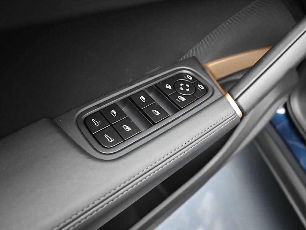 Thumbnail: 2026 Porsche Cayenne - 16