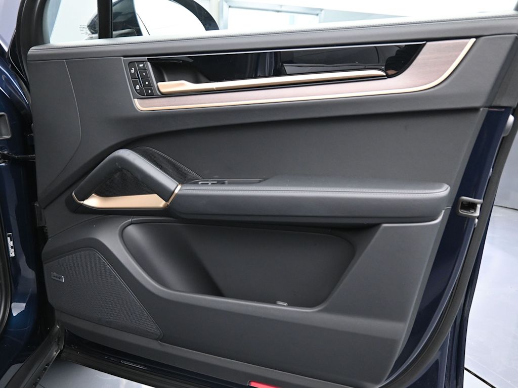 Thumbnail: 2026 Porsche Cayenne - 26