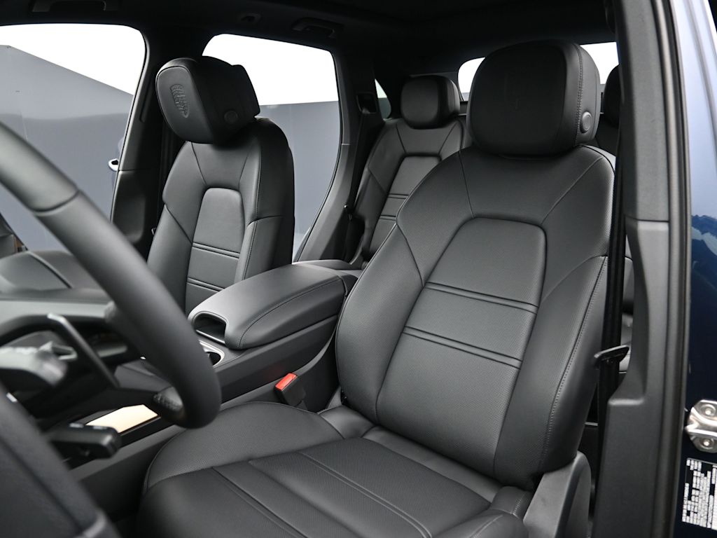 Thumbnail: 2026 Porsche Cayenne - 10