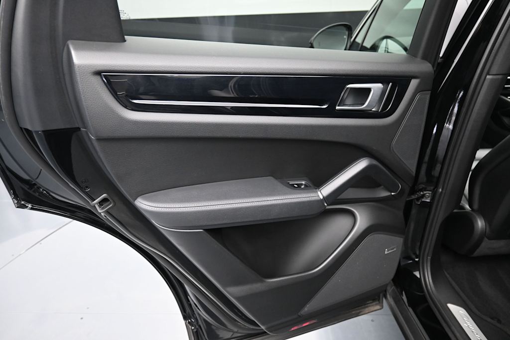 Thumbnail: 2021 Porsche Cayenne - 21