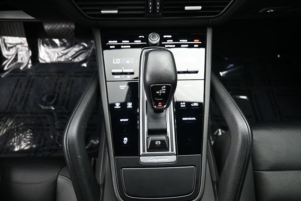 Thumbnail: 2021 Porsche Cayenne - 13
