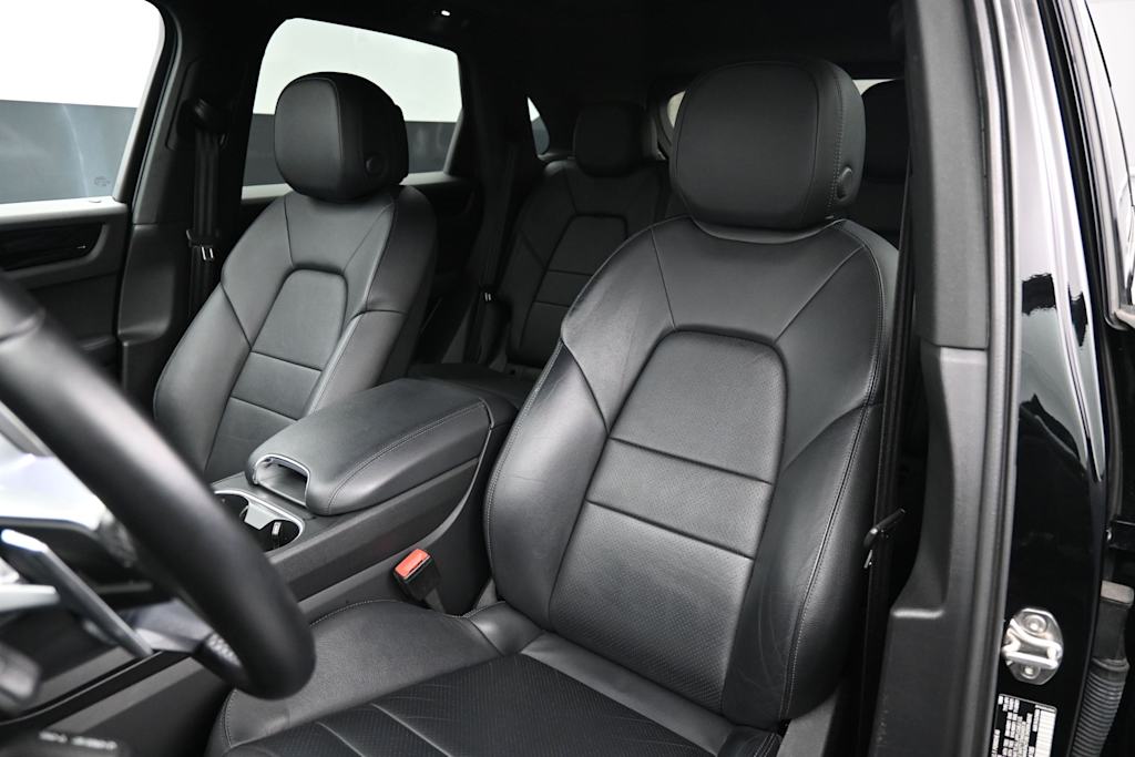 Thumbnail: 2021 Porsche Cayenne - 8