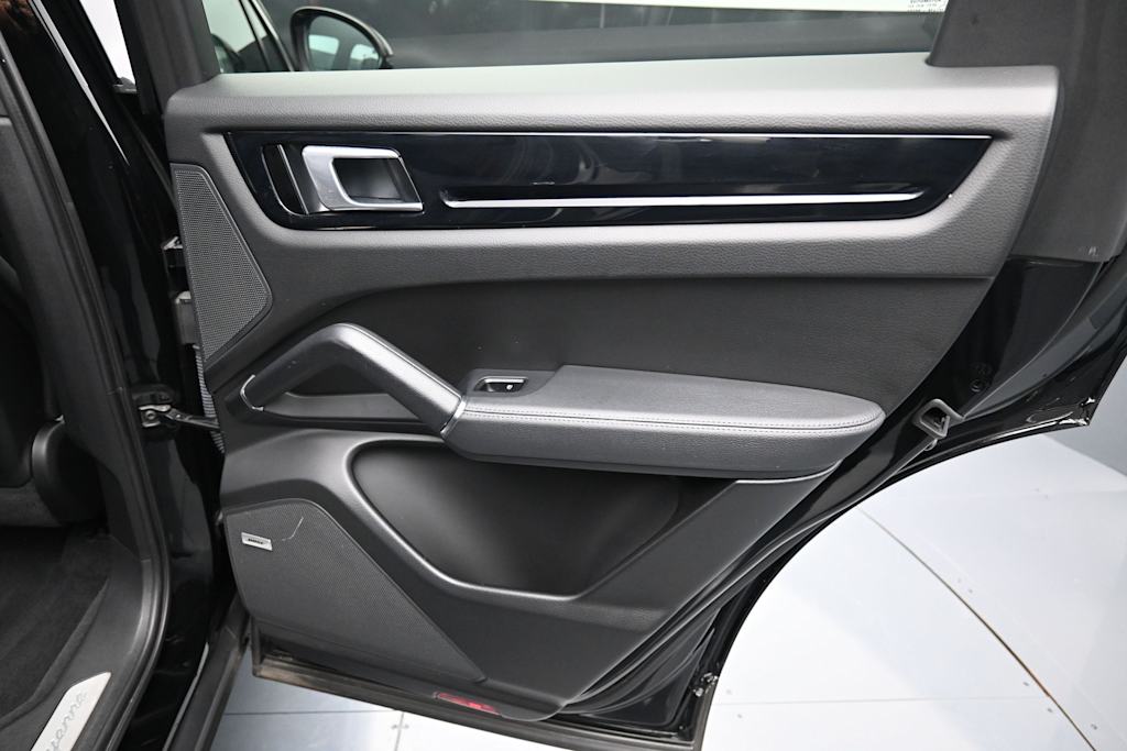 Thumbnail: 2021 Porsche Cayenne - 22