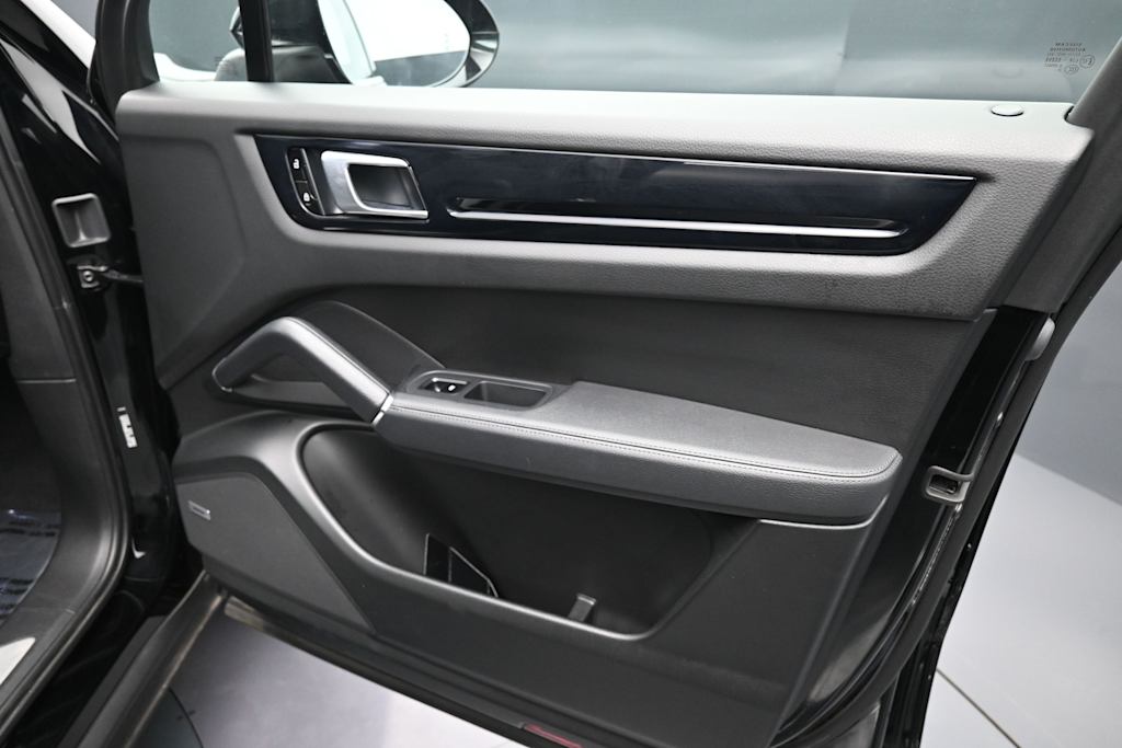 Thumbnail: 2021 Porsche Cayenne - 23