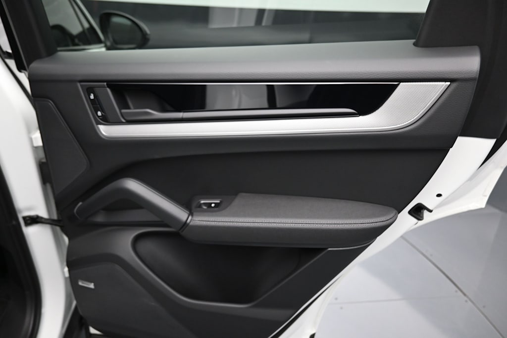 Thumbnail: 2024 Porsche Cayenne - 24