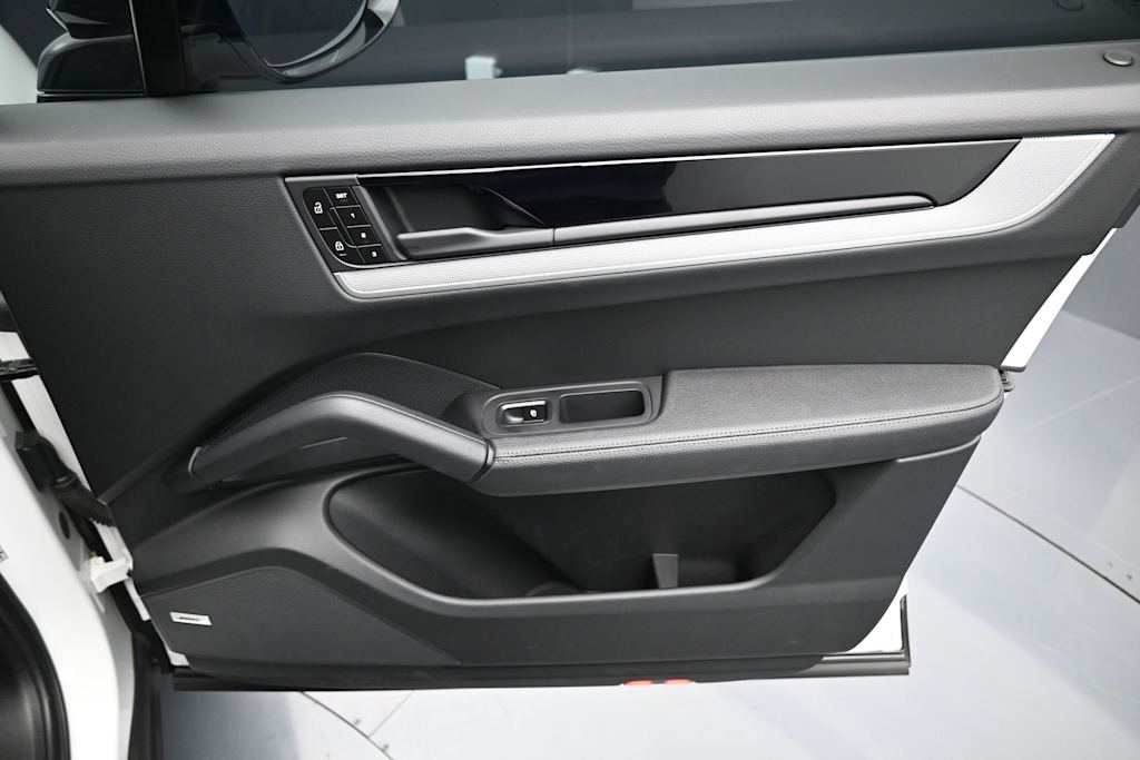 Thumbnail: 2024 Porsche Cayenne - 25