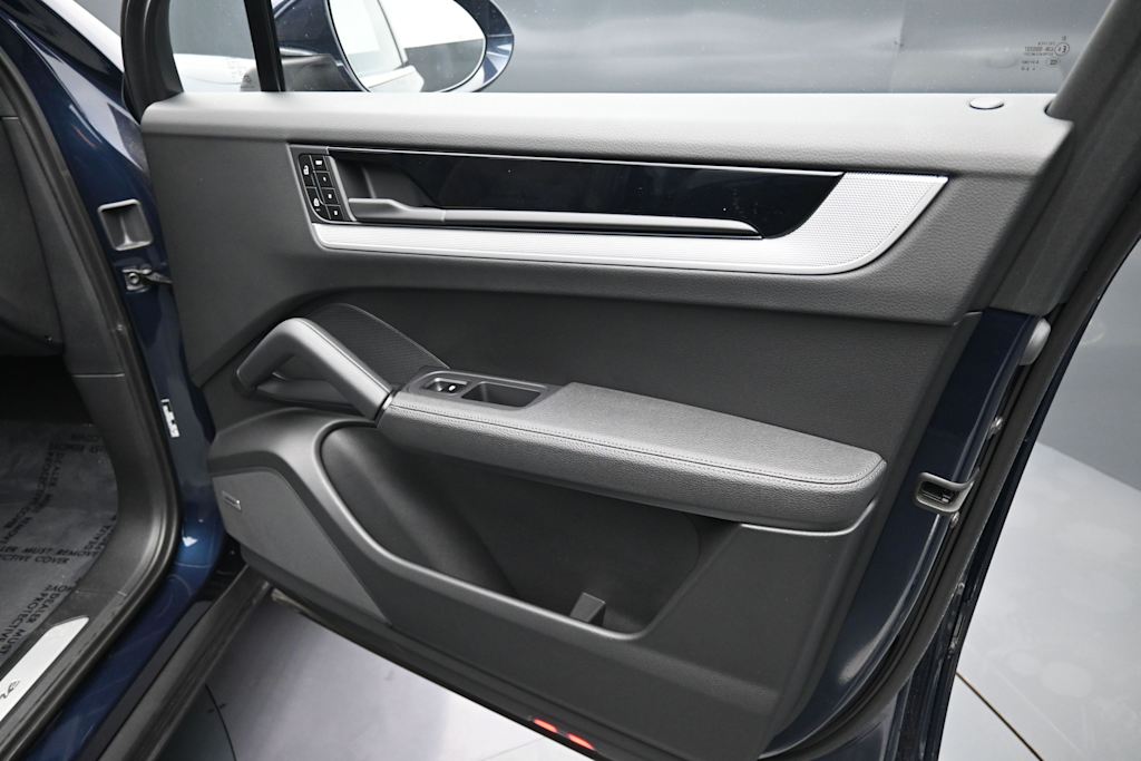Thumbnail: 2025 Porsche Cayenne - 25
