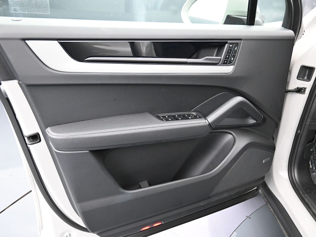 Thumbnail: 2025 Porsche Cayenne - 15
