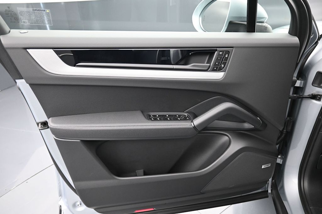 Thumbnail: 2026 Porsche Cayenne - 15
