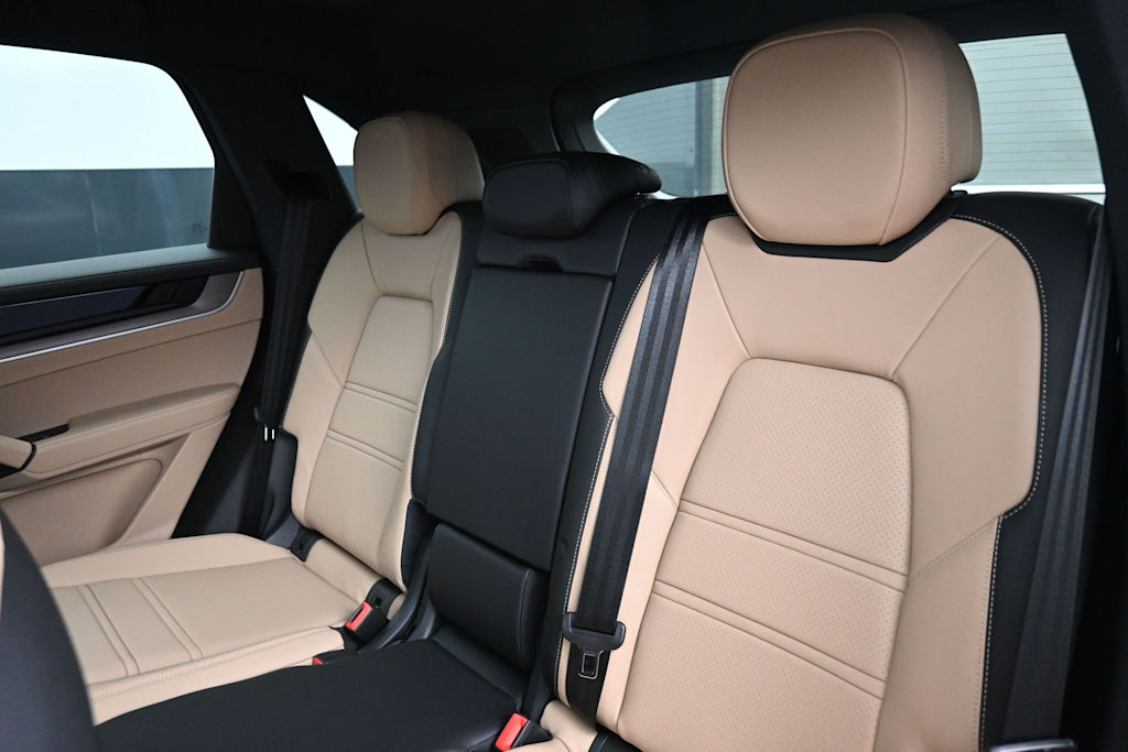 Thumbnail: 2026 Porsche Cayenne - 9