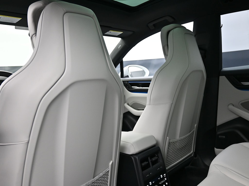 Thumbnail: 2025 Porsche Macan - 24