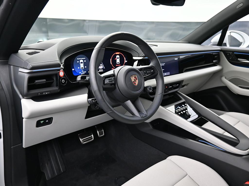 Thumbnail: 2025 Porsche Macan - 2