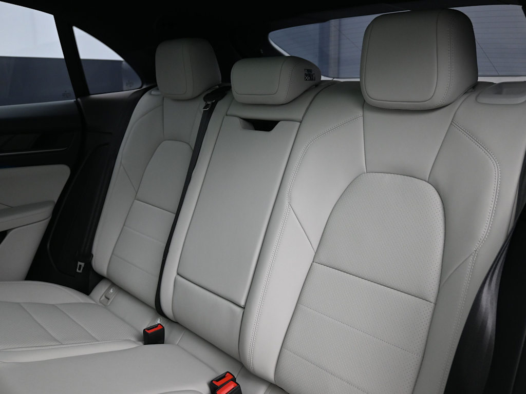 Thumbnail: 2025 Porsche Macan - 12