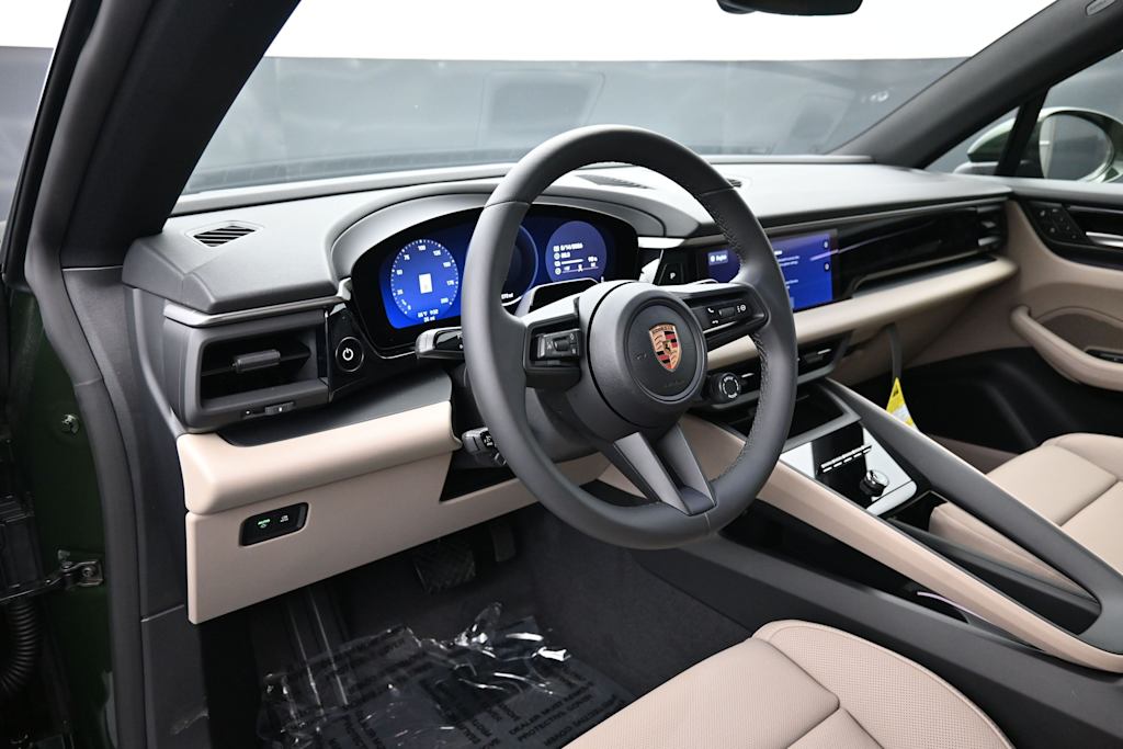 Thumbnail: 2026 Porsche Macan - 2