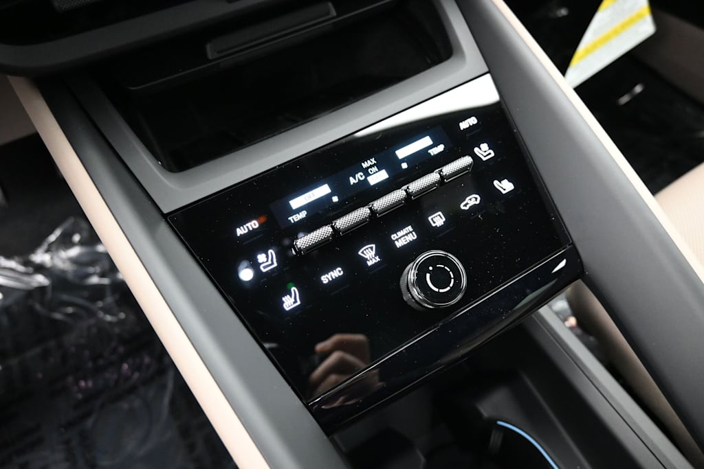 Thumbnail: 2026 Porsche Macan - 20