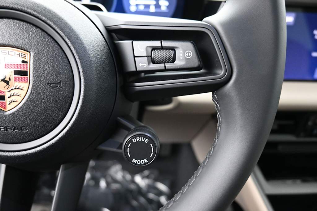 Thumbnail: 2026 Porsche Macan - 18