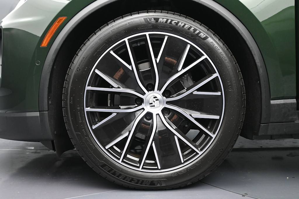 Thumbnail: 2026 Porsche Macan - 7