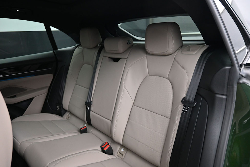Thumbnail: 2026 Porsche Macan - 11