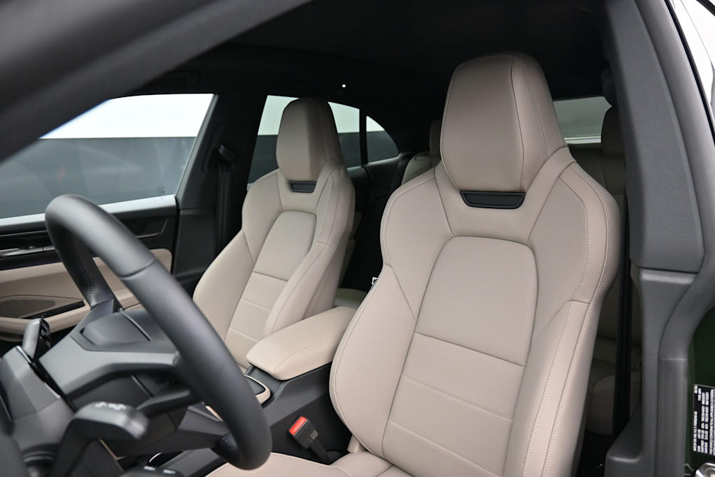 Thumbnail: 2026 Porsche Macan - 10