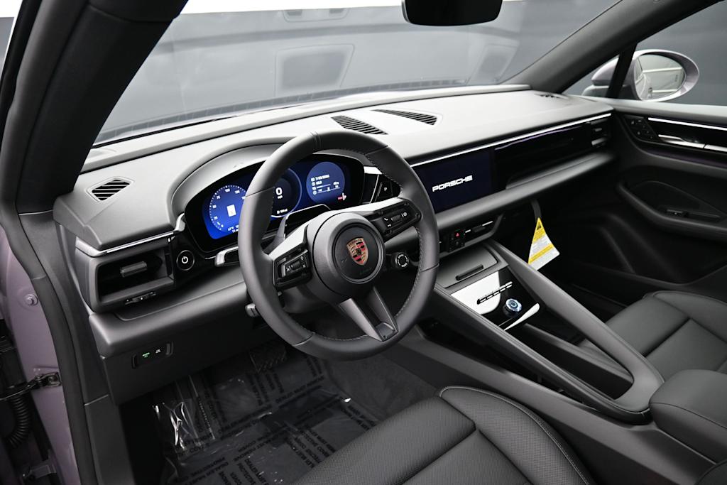Thumbnail: 2026 Porsche Macan - 2