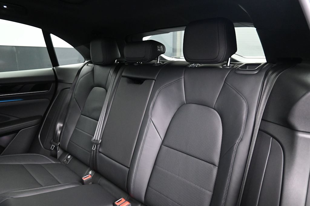 Thumbnail: 2026 Porsche Macan - 10