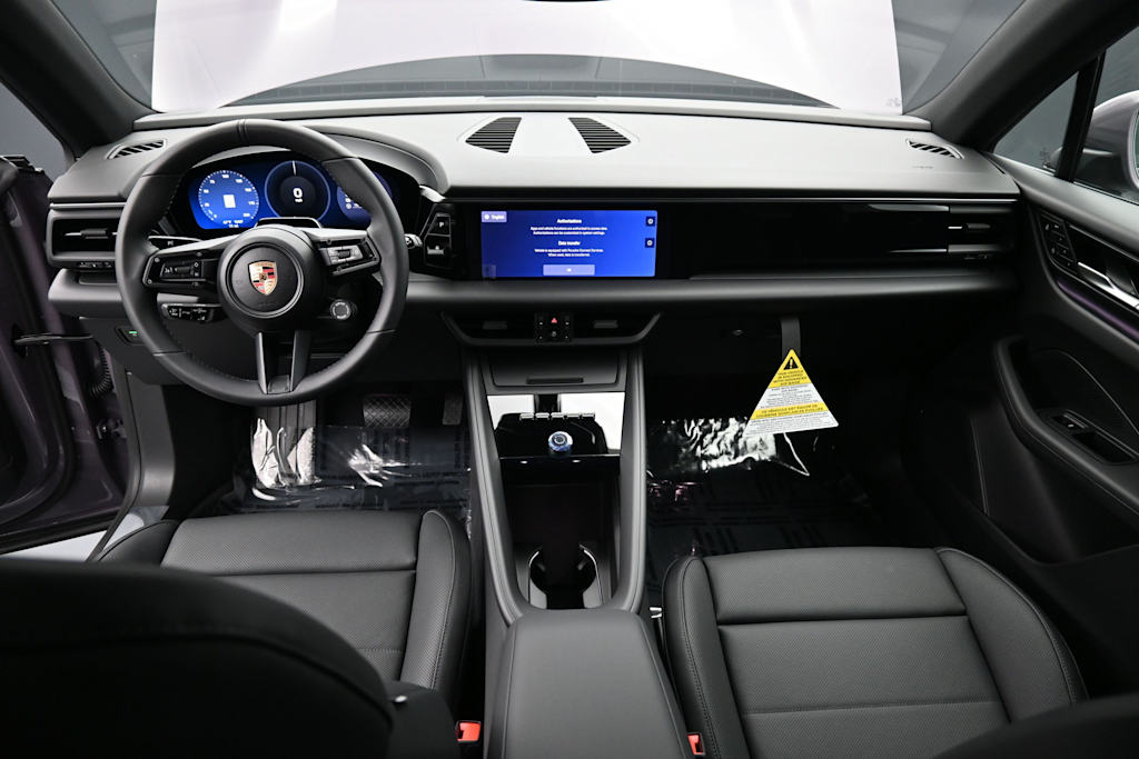 Thumbnail: 2026 Porsche Macan - 8