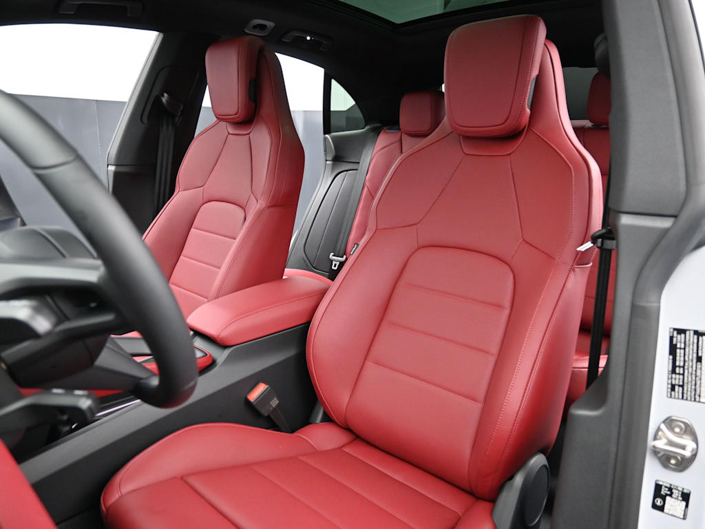 Thumbnail: 2026 Porsche Macan - 10