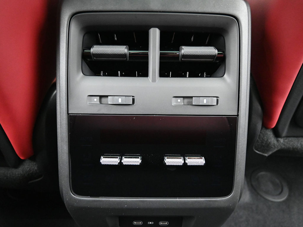 Thumbnail: 2026 Porsche Macan - 24