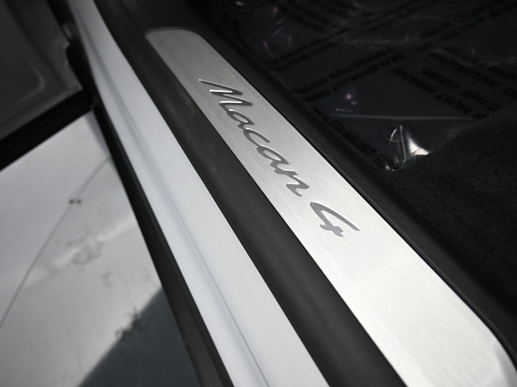 Thumbnail: 2026 Porsche Macan - 6