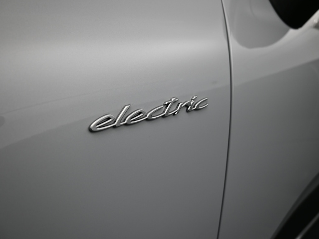 Thumbnail: 2026 Porsche Macan - 30