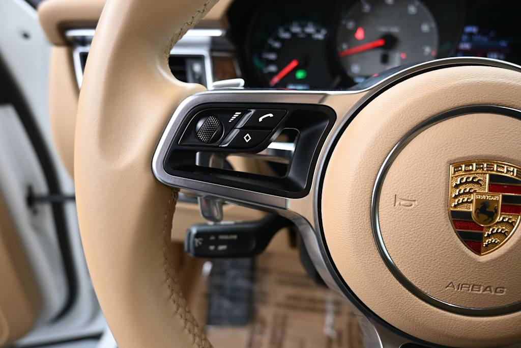 Thumbnail: 2015 Porsche Macan - 19