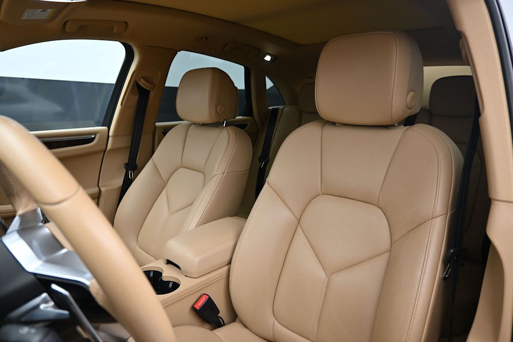 Thumbnail: 2015 Porsche Macan - 8