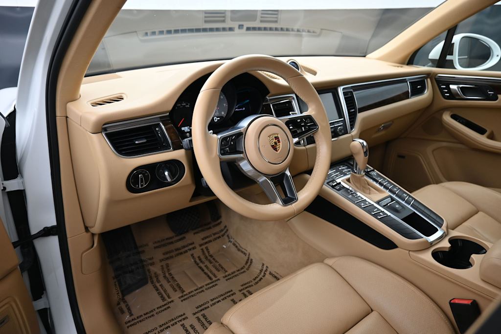 Thumbnail: 2015 Porsche Macan - 2