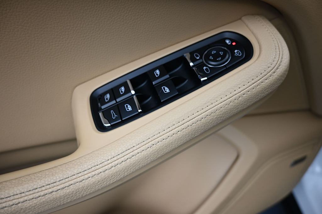 Thumbnail: 2015 Porsche Macan - 17