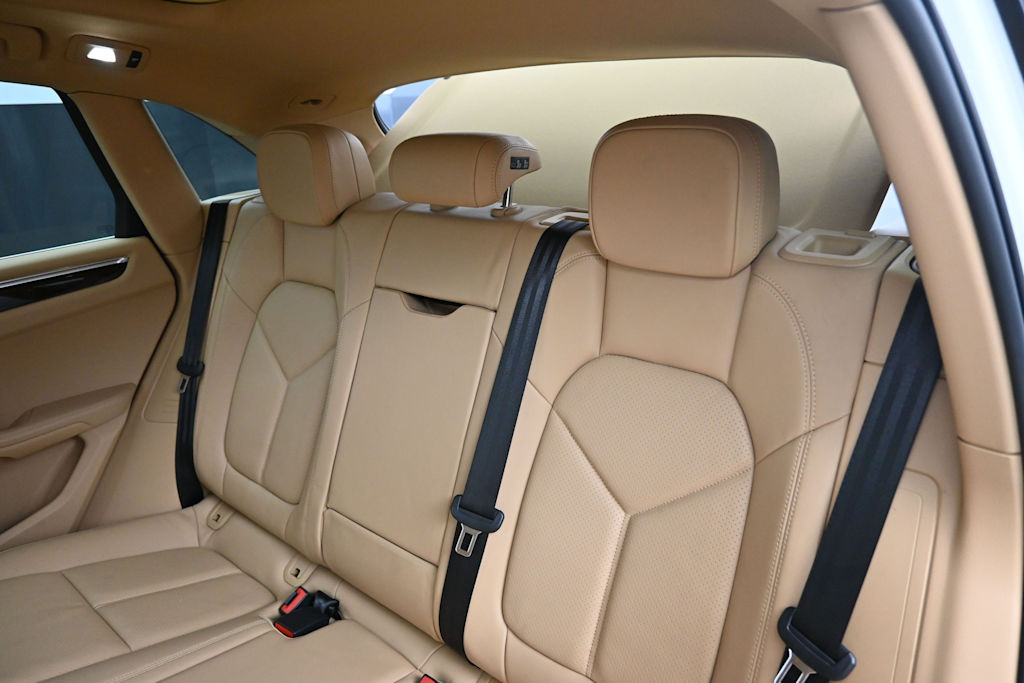 Thumbnail: 2015 Porsche Macan - 10
