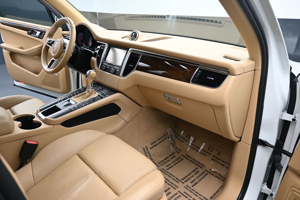 Thumbnail: 2015 Porsche Macan - 9