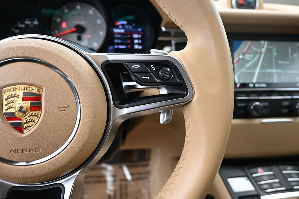 Thumbnail: 2015 Porsche Macan - 18
