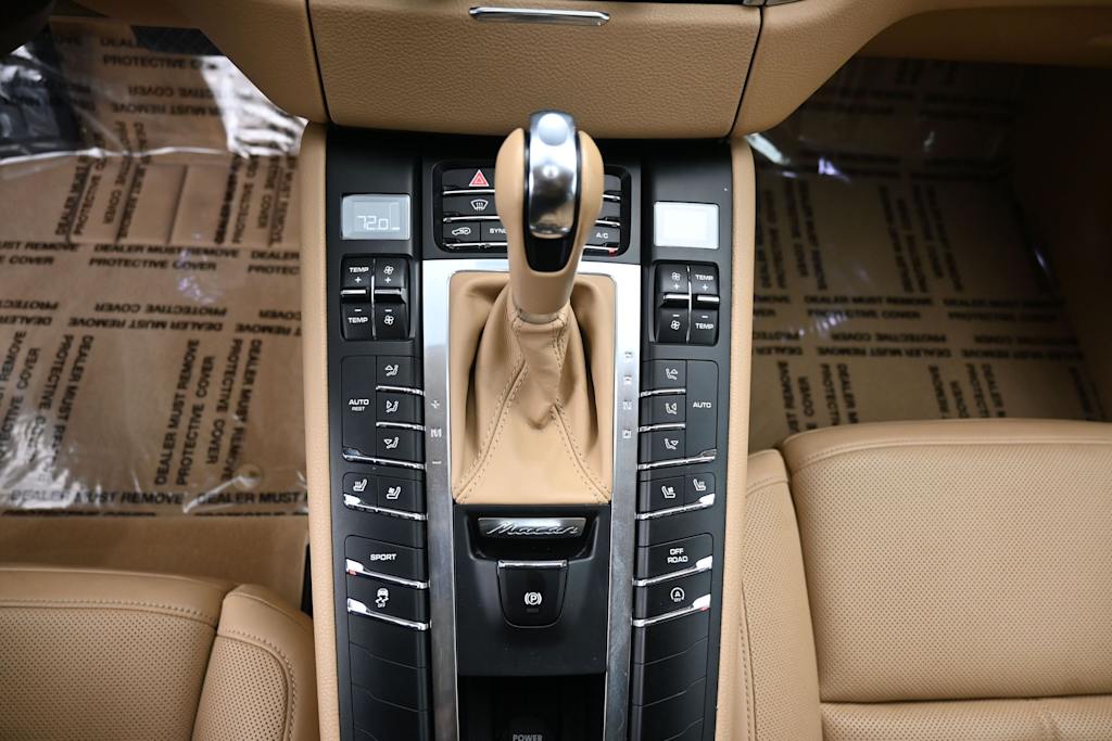 Thumbnail: 2015 Porsche Macan - 15
