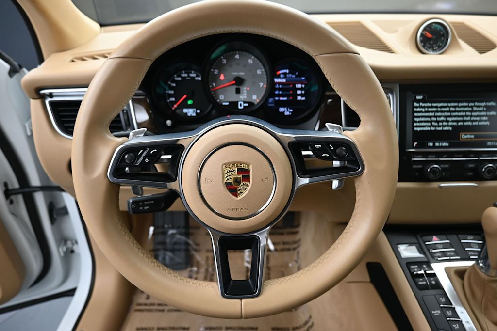 Thumbnail: 2015 Porsche Macan - 11