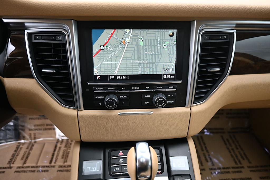 Thumbnail: 2015 Porsche Macan - 12