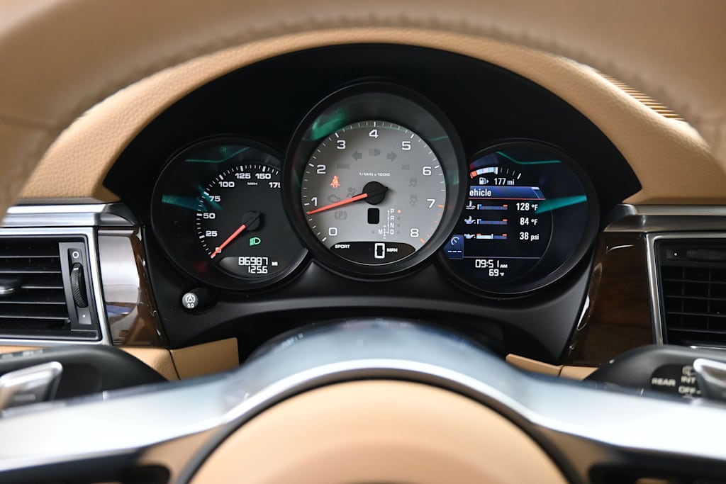 Thumbnail: 2015 Porsche Macan - 13
