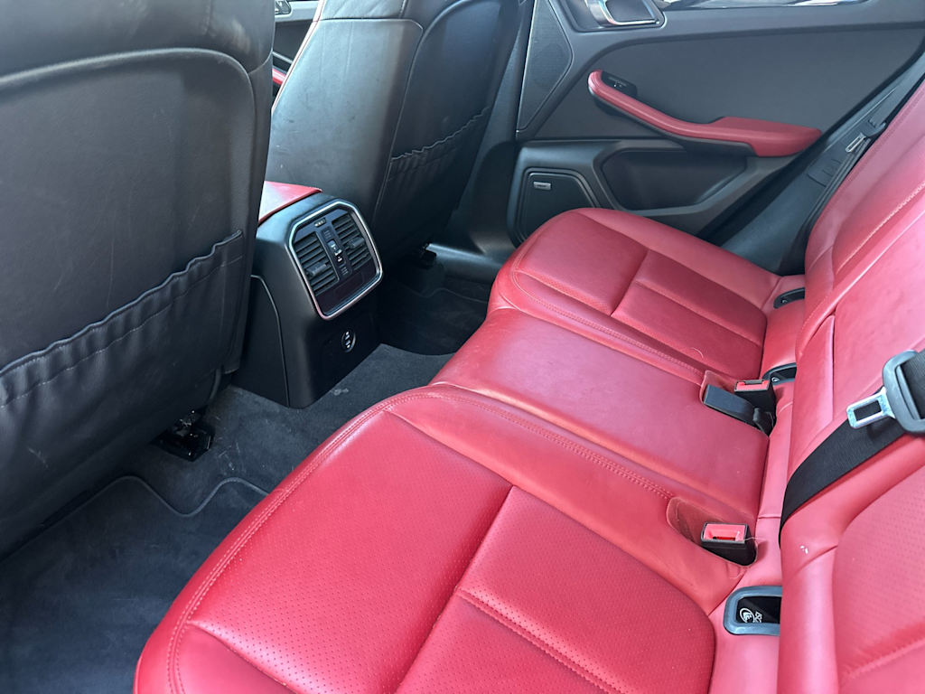 Thumbnail: 2021 Porsche Macan - 11