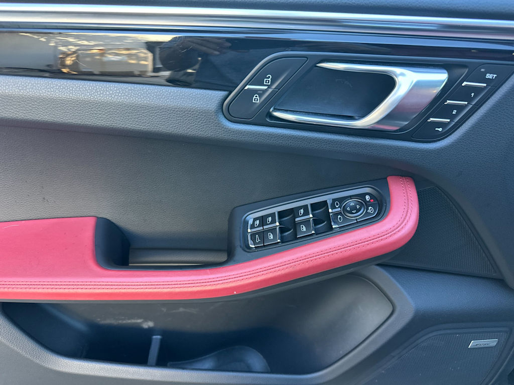 Thumbnail: 2021 Porsche Macan - 22