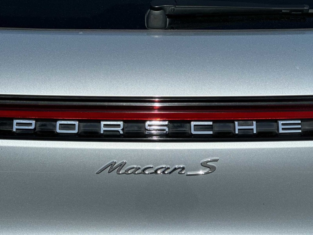 2021 Porsche Macan S 7