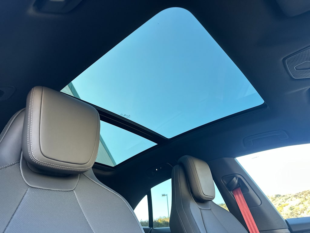 Thumbnail: 2025 Porsche Macan - 24