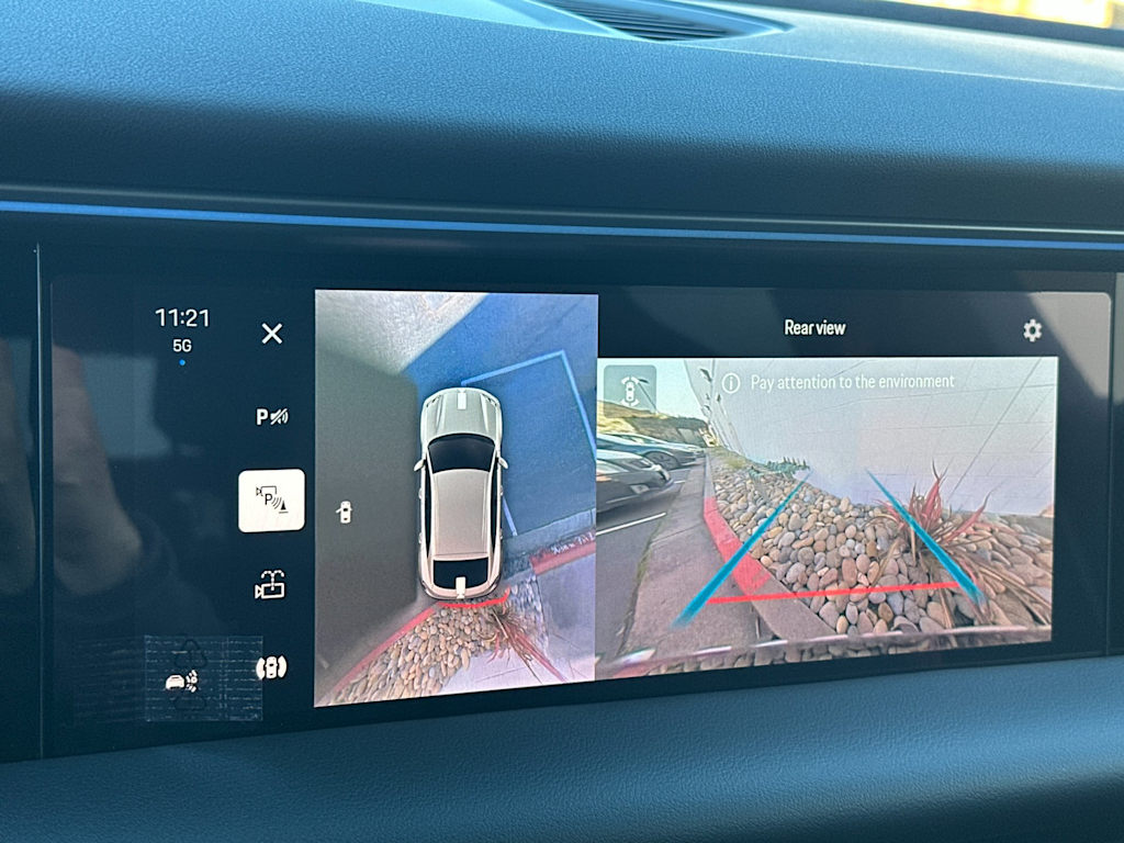 Thumbnail: 2025 Porsche Macan - 26