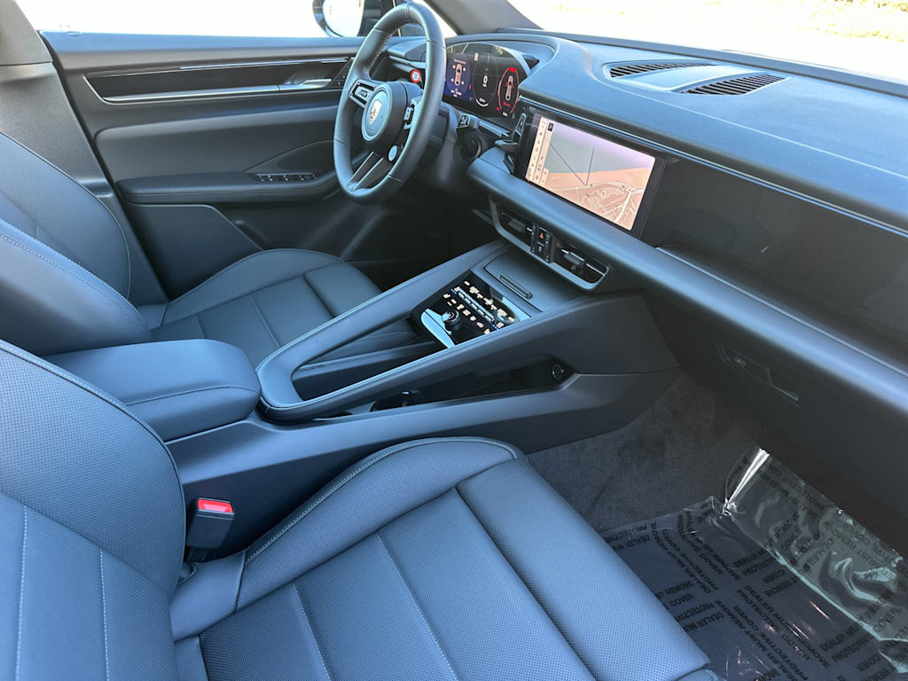 Thumbnail: 2025 Porsche Macan - 13