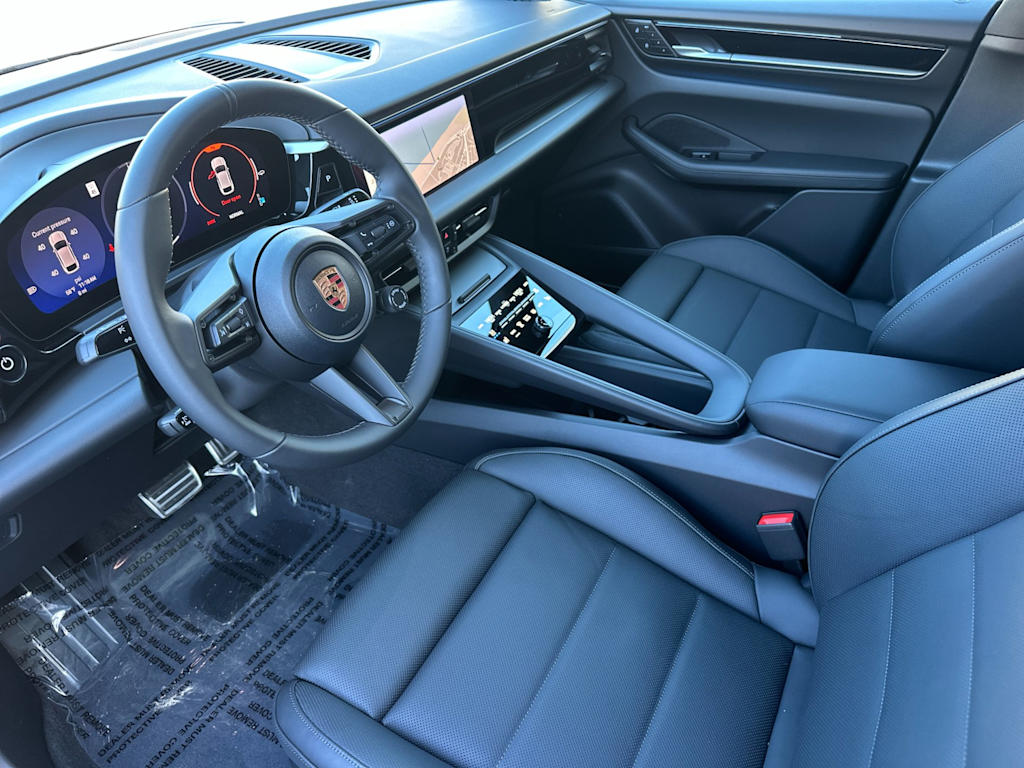 Thumbnail: 2025 Porsche Macan - 10