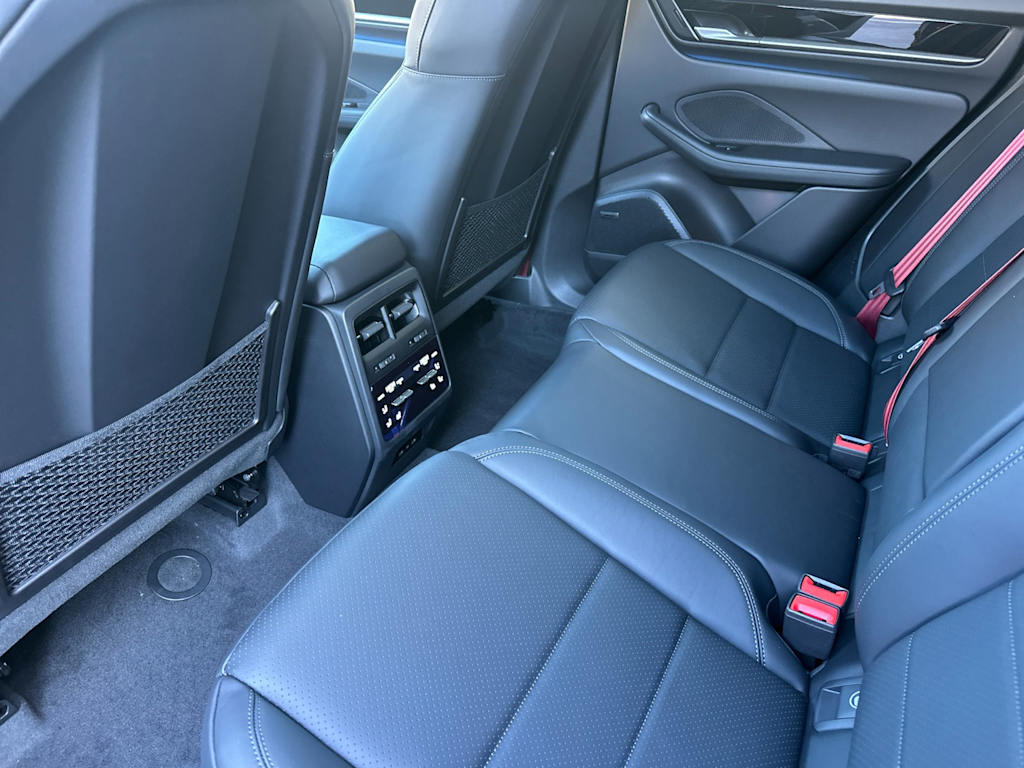 Thumbnail: 2025 Porsche Macan - 12