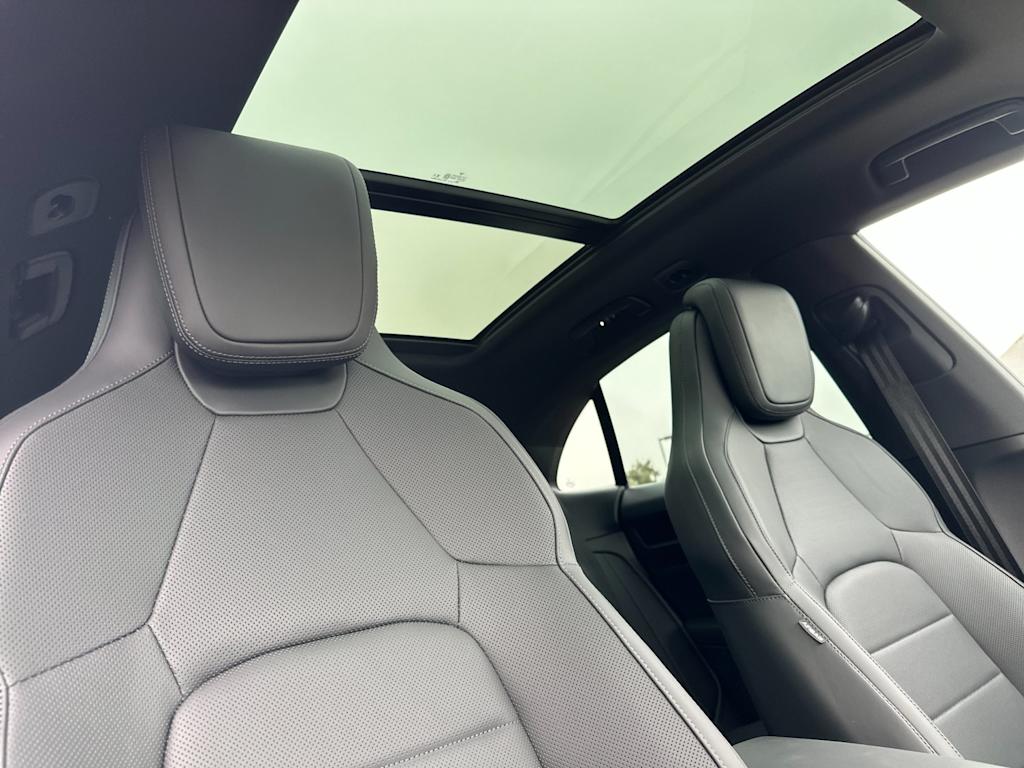 Thumbnail: 2025 Porsche Macan - 23